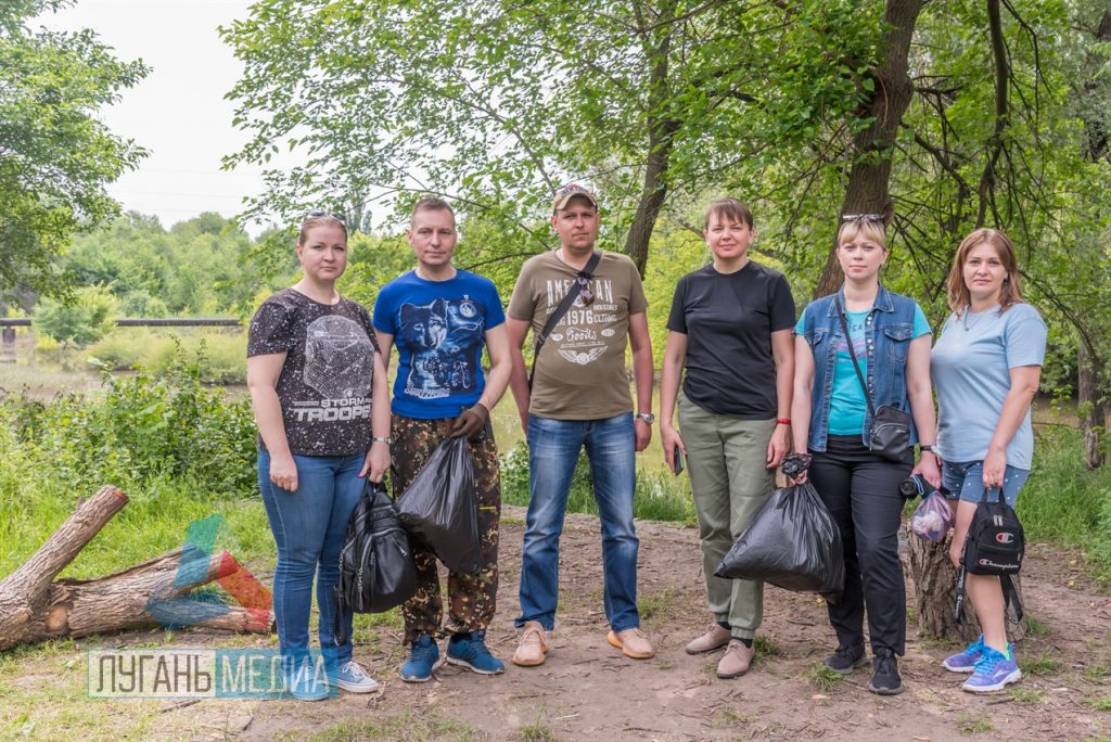 Сотрудники Минприроды ЛНР совместно с эковолонтерами провели отчистку от мусора на прибрежной полосе…