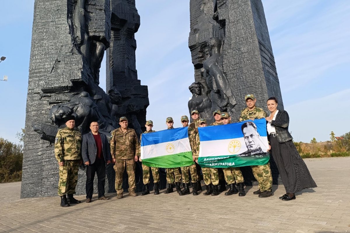 Воспитанники ВПК «Булат», прибывшие в ЛНР из Башкортостана посетили Краснодонский музей «Молодая Гвардия»