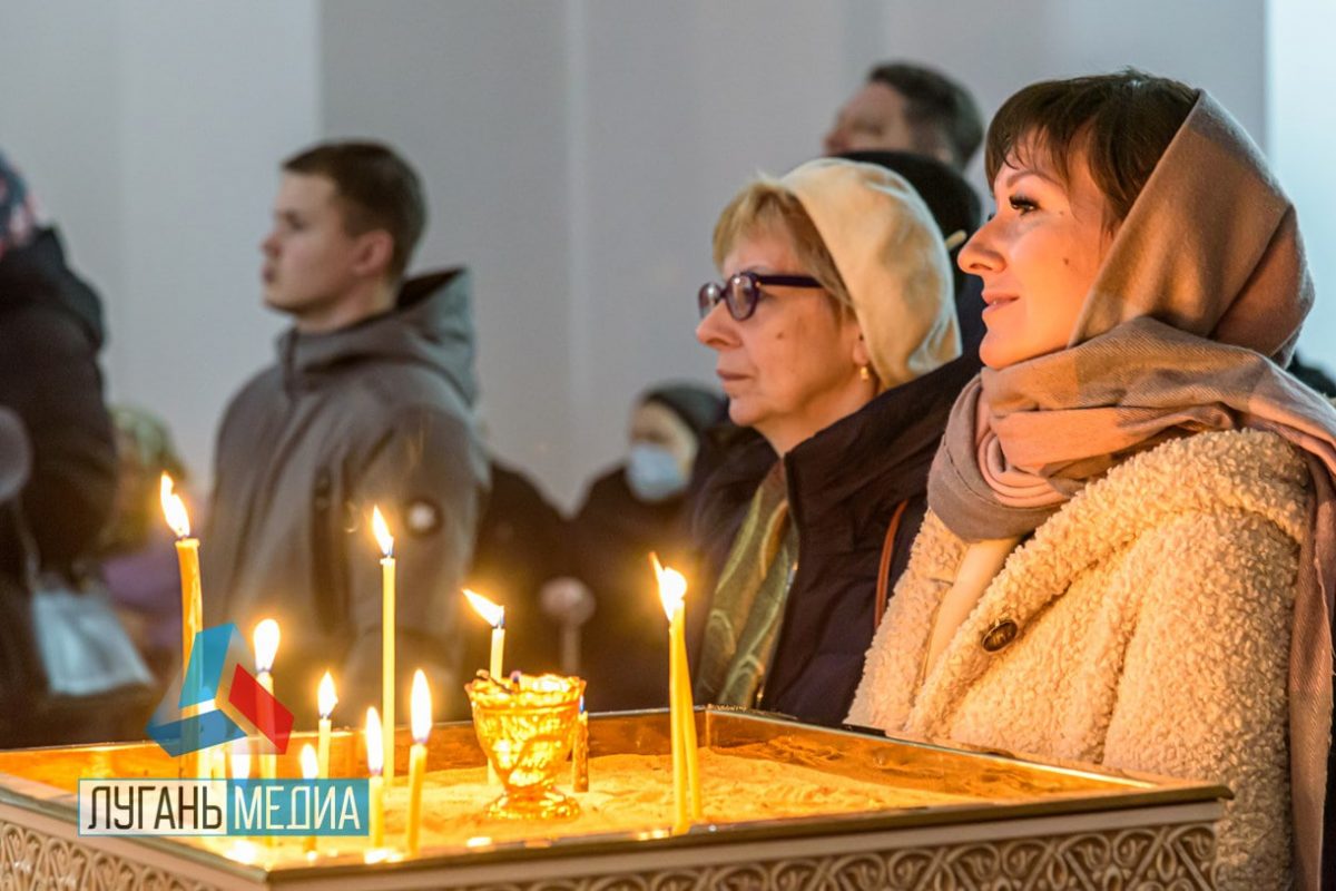 Луганчане торжественно встретили Рождество