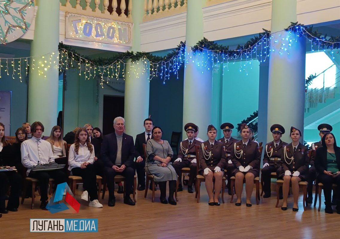 В Краснодоне чествовали одаренных школьников