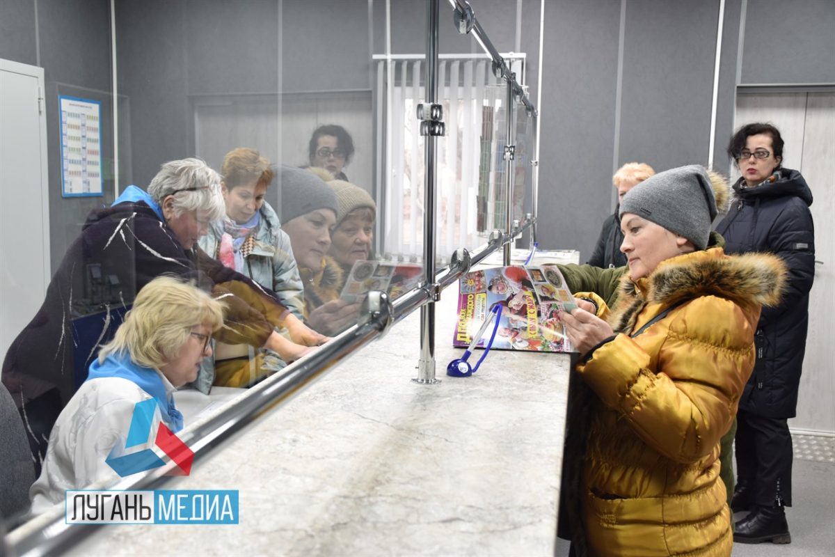 В Стаханове открылось современное почтовое отделение