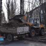 В Красном Луче проводят работы по благоустройству