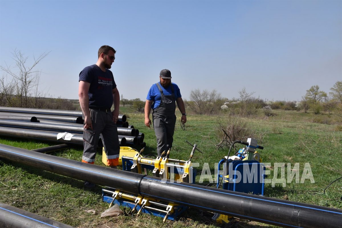 В Алчевске продолжаются работы по замене изношенных водоводов