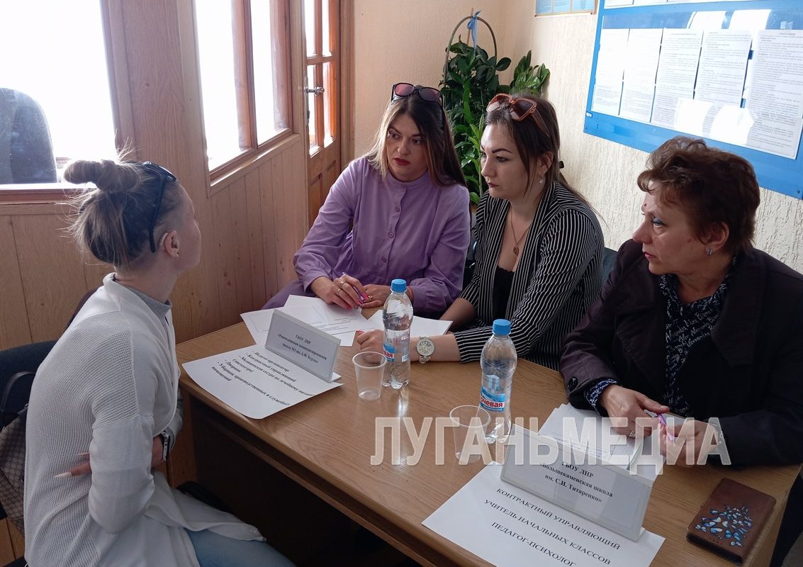 В Ровеньках прошел первый региональный этап Всероссийской ярмарки трудоустройства «Работа России. Время возможностей»