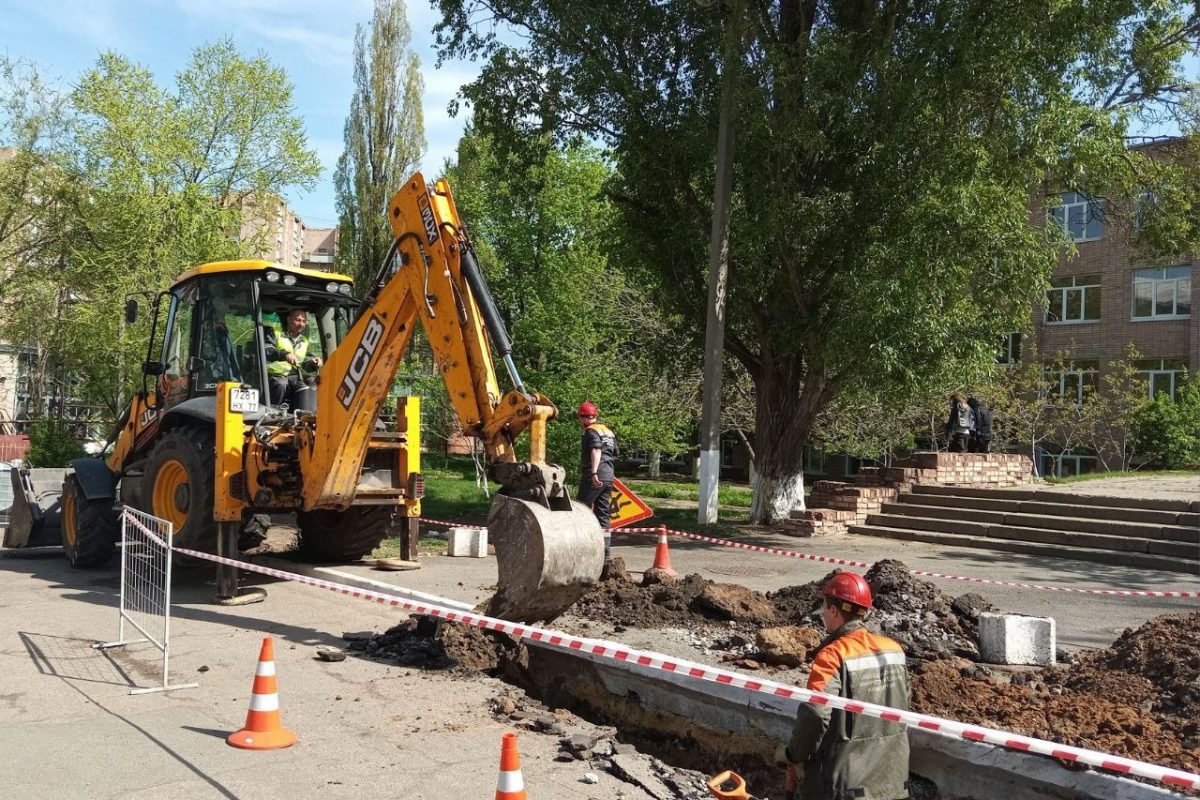 Московские специалисты выполняют ремонт электросетей Луганска