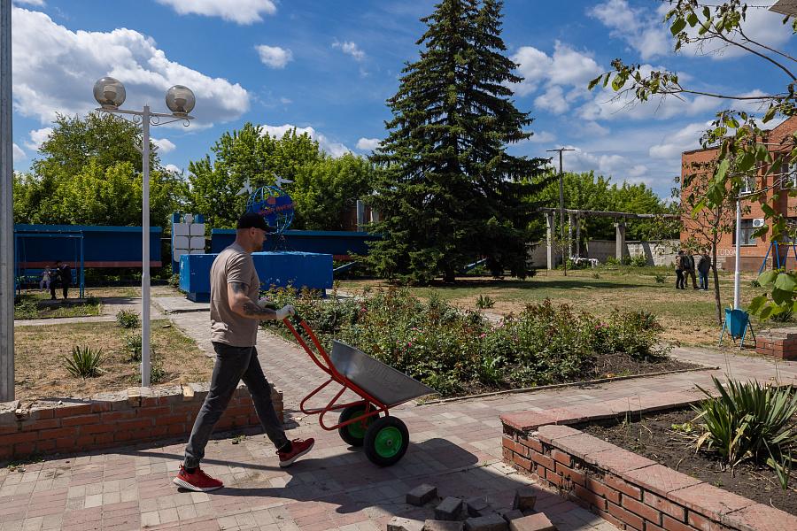 Ремонт Дома культуры в Станице Луганской волгоградцы завершат к 9 мая 2025 года 