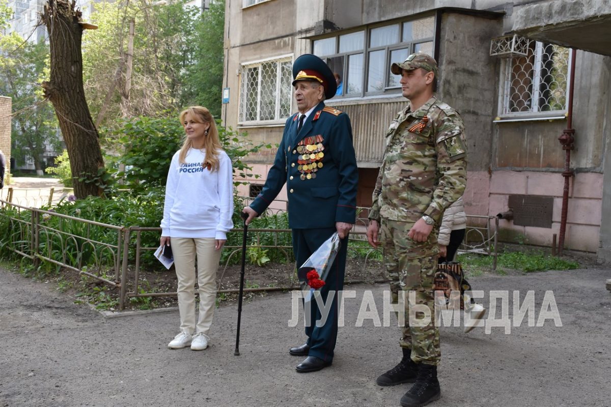 В День Победы ветеран Великой Отечественной войны полковник Василий Тимченко принимает гостей