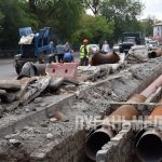 В Алчевске продолжается замена участка теплосети по улице Горького