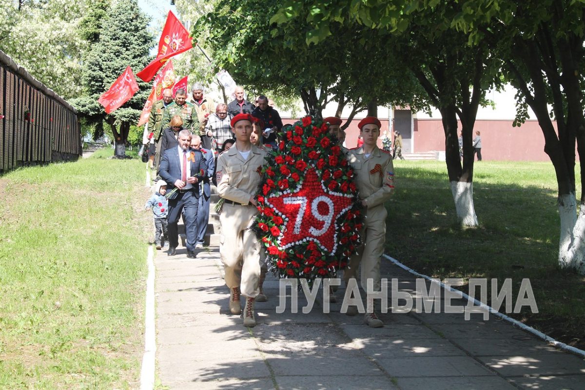 Мероприятия, посвященные Дню Победы, начались в Брянке торжественным митингом у мемориала «Землякам нашим, за Родину…