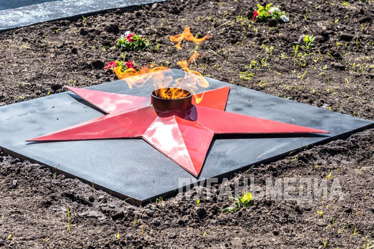 В селе Новоахтырка Новоайдарского района прошло торжественное открытие Братской могилы советских воинов