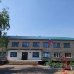 Волгоградцы меняют крышу школы в Передельском 