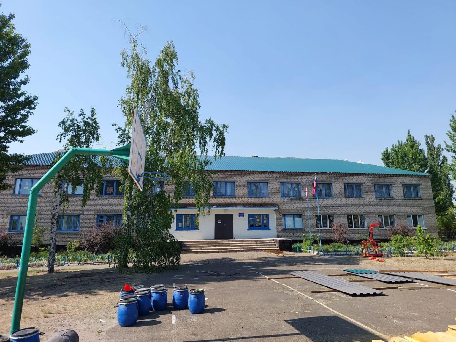 Луганский район