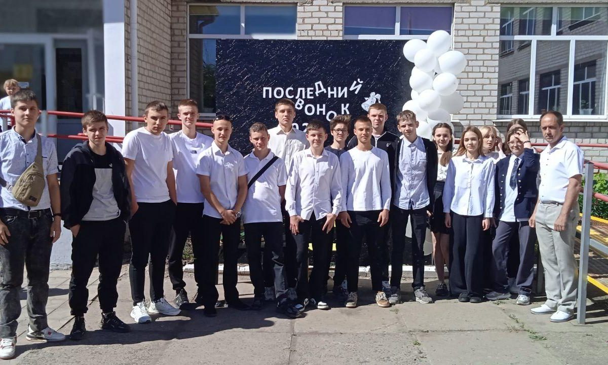 В школах Белокуракинского муниципального округа прошли последние звонки