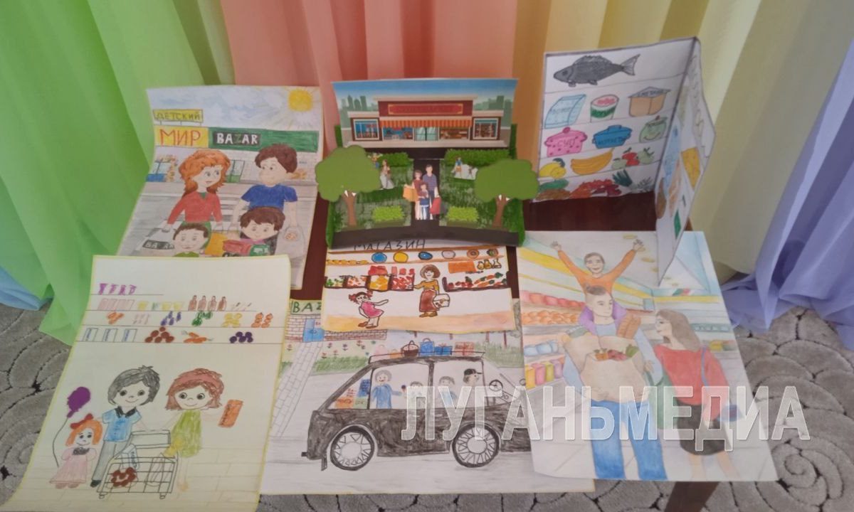 Юные художники из Кировска заняли призовые места в конкурсе, приуроченному к Году семьи