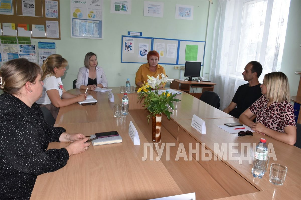 В Новопсковском муниципальном округе прошел второй федеральный этап Всероссийской ярмарки трудоустройства «Работа России. Время возможностей»