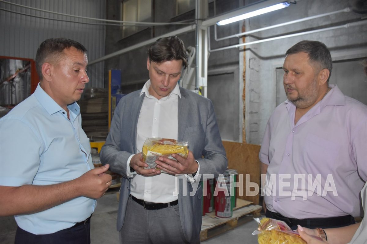 Министр сельского хозяйства и продовольствия ЛНР Евгений Сорокин посетил в Лутугинском районе макаронную фабрику «Аванти»