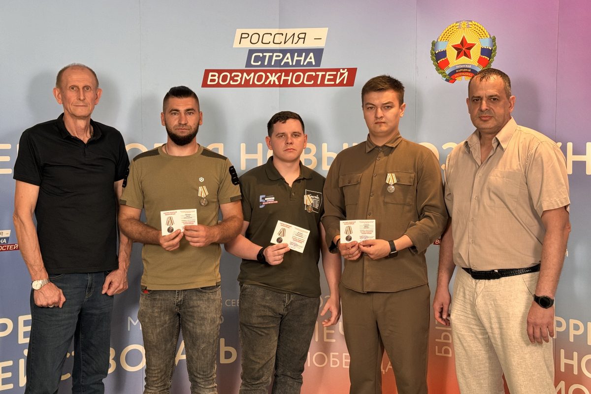 В преддверии Дня России в ЛНР поощрили выпускников президентской платформы «Россия – страна возможностей»
