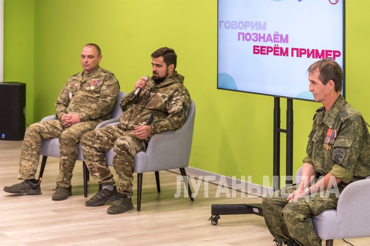 В Доме молодёжи прошла встреча молодежи и ветеранов боевых действий в рамках проекта «Диалоги с…