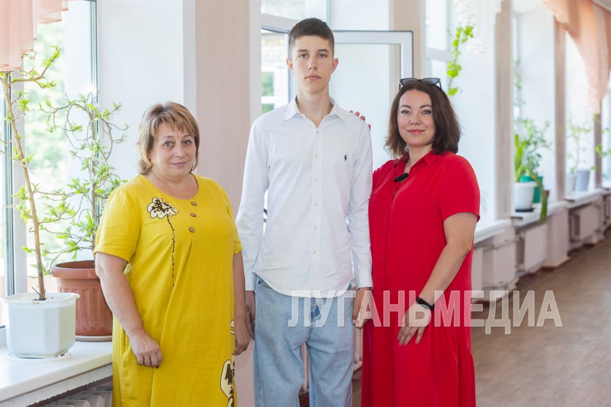 Выпускник луганской школы сдал ЕГЭ на 100 баллов