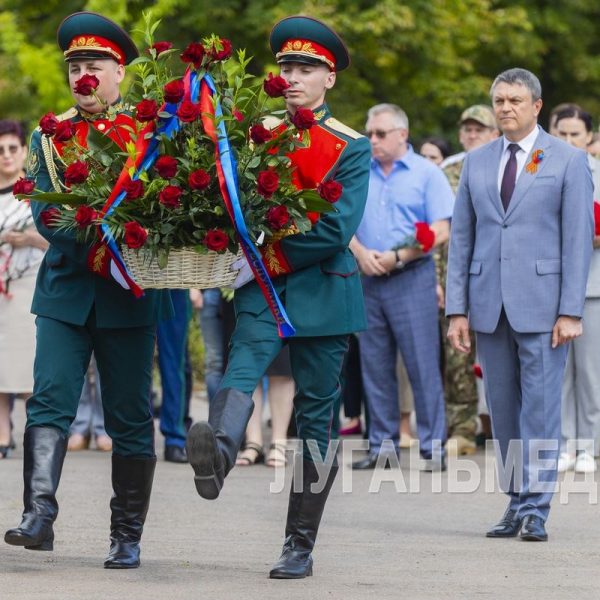 Глава ЛНР почтил память погибших в Великой Отечественной войне