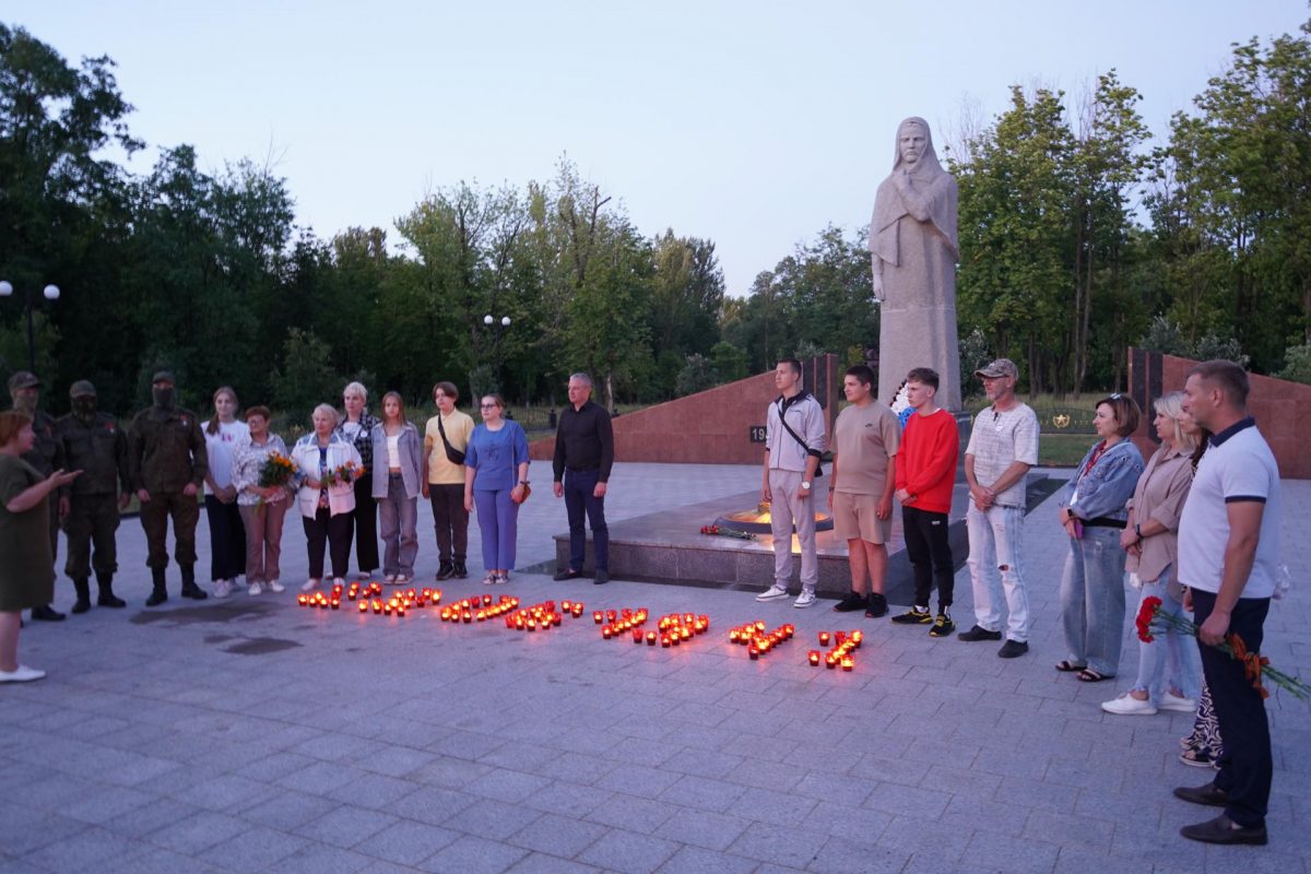 Свердловчане провели акцию ко Дню памяти и скорби 