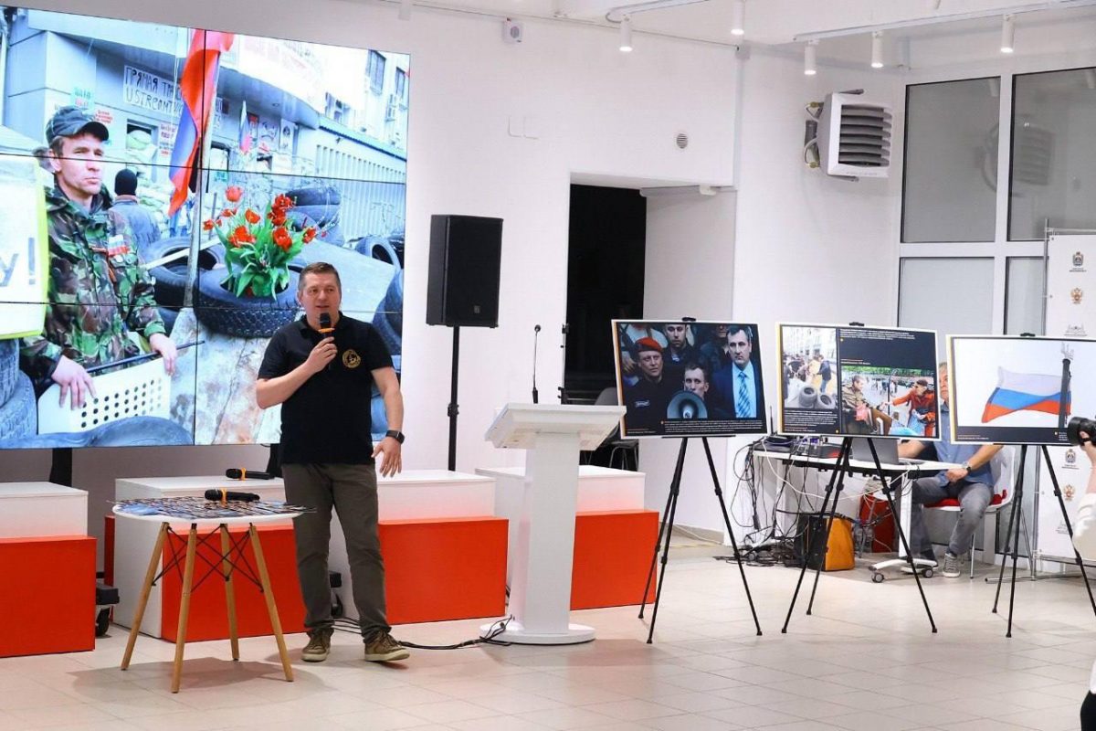 В Великом Новгороде в память о «Русской весне» в Луганске прошла фотовыставка 
