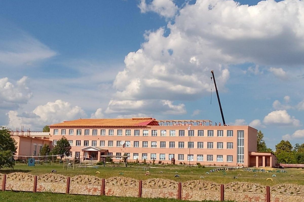 Продолжается ремонт Новороссошанской школы 