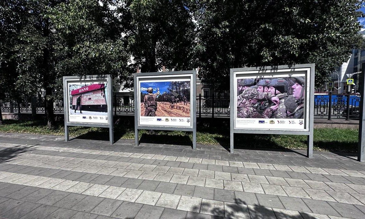 Депутат Луганска Сергей Шонин открыл выставку фотографий о Донбассе в центре Екатеринбурга 