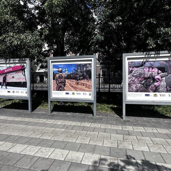 Депутат Луганска Сергей Шонин открыл выставку фотографий о Донбассе в центре Екатеринбурга 