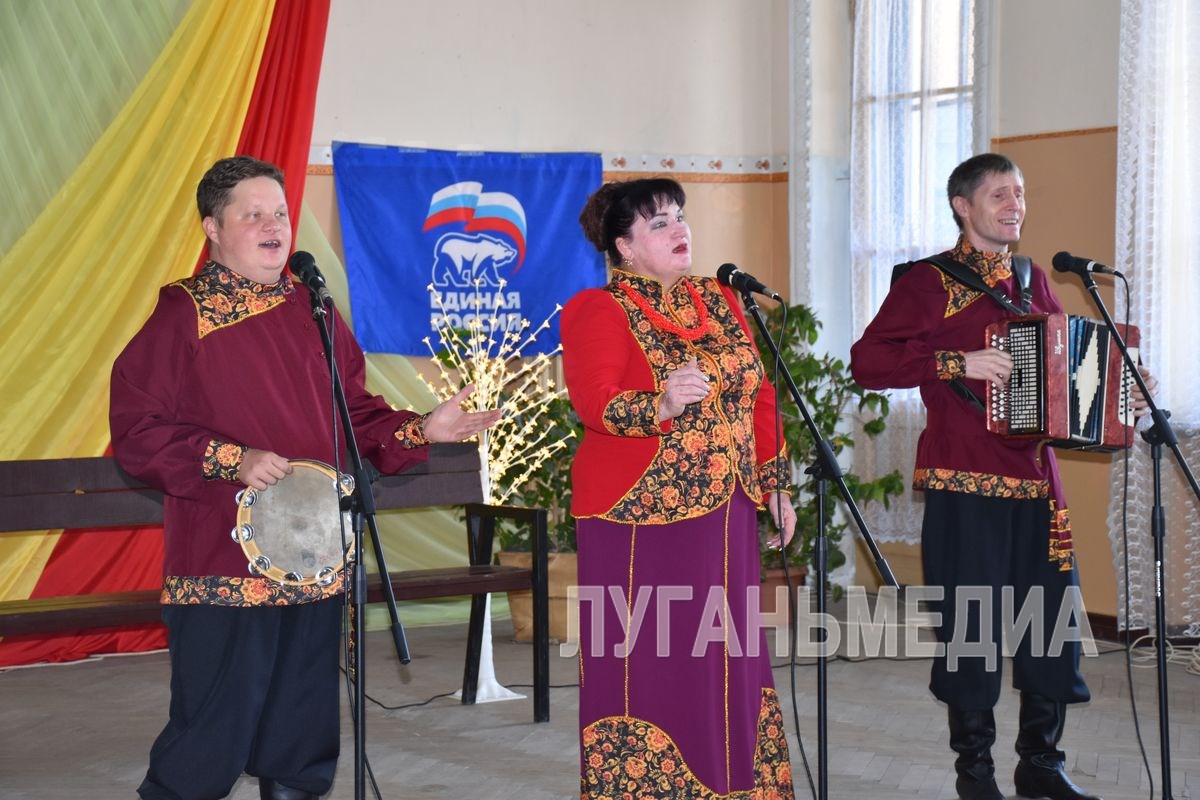 Лутугинцы отметили День семьи, любви и верности