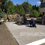 В Луганске открыли памятник воинам-железнодорожникам