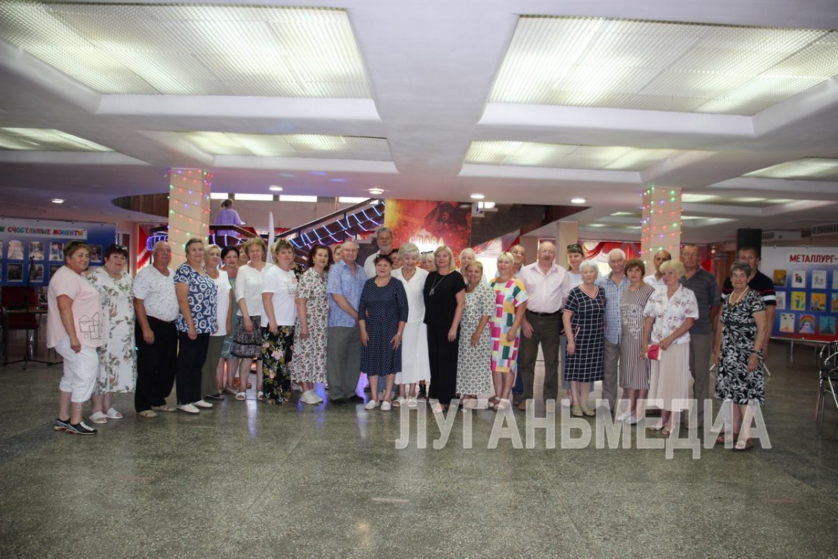 В Центре культуры города Алчевска состоялся вечер чествования ветеранов «Люди с горящими сердцами»