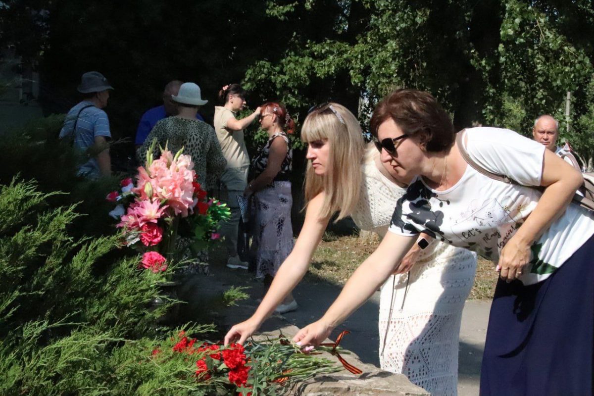 В Луганске почтили память погибших от артобстрела летом 2014