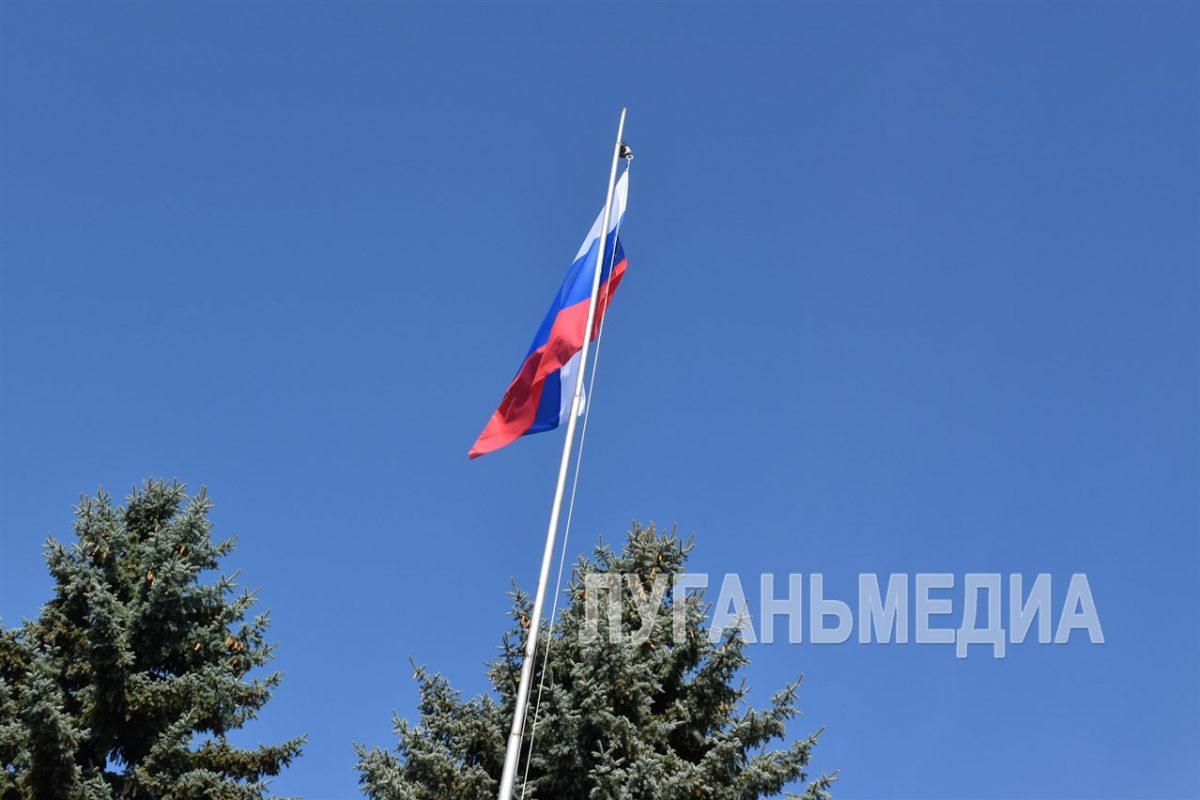 В Новопскове состоялось торжественное поднятие Государственного флага Российской Федерации