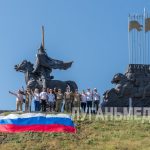 Праздничная акция ко Дню флага России прошла в Станице Луганской