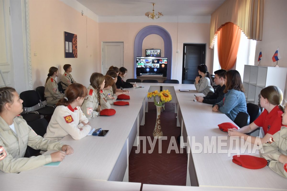 Состоялся телемост между юнкорами Стаханова и Омской области