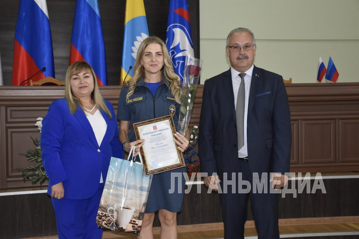 В Администрации Антрацитовского муниципального округа прошло торжественное собрание «Одна страна – одно будущее»