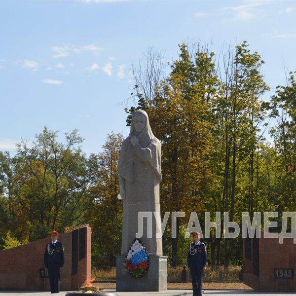 В свердловском парке культуры и отдыха им. Героев Сталинградской битвы состоялось торжественное мероприятие, посвященное Дню неизвестного солдата…