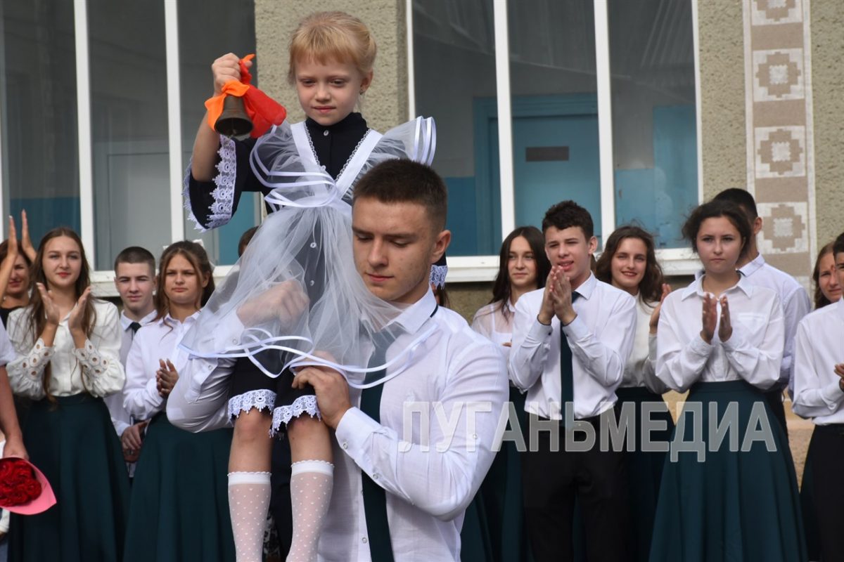 В Новопсковской газопроводской средней школе состоялось праздничное начало учебного года