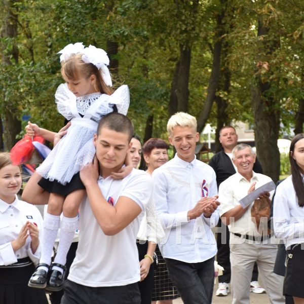 В этом учебном году обновленная Павловская школа № 12 Белокуракинского округа открыла свои двери для 80 учащихся