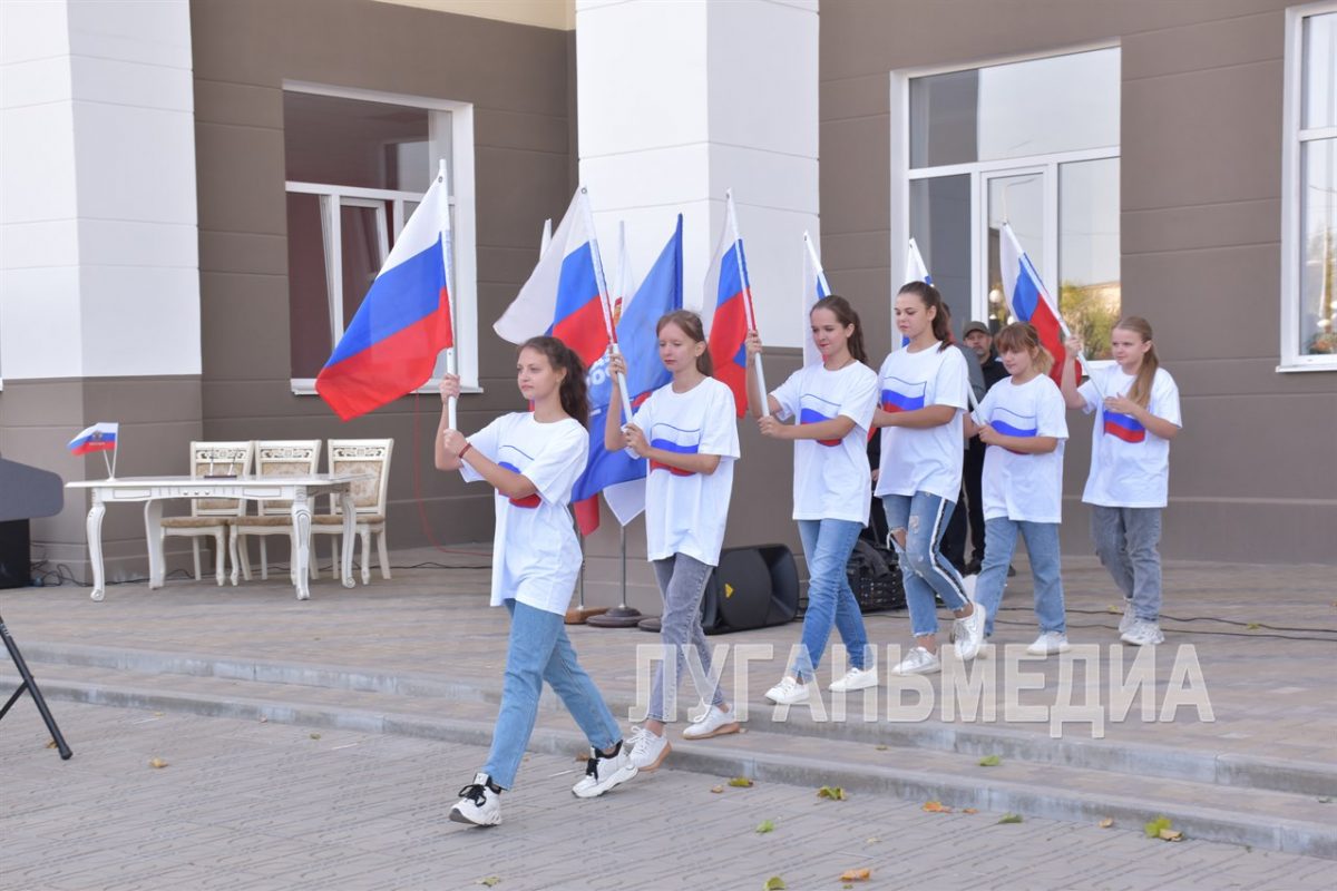 Северодонецк торжественно отпраздновал день воссоединения регионов с Российской Федерацией