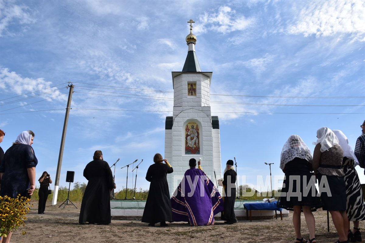 В центре поселка Городище состоялась торжественная церемония открытия памятного знака Икона «Отечество»