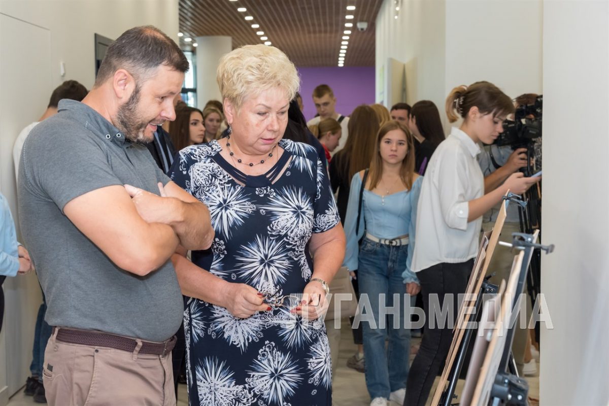 Сенатор РФ от ЛНР Ольга Бас презентовала выставку «Уголь Донбасса»