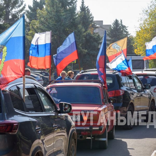 Жители Славяносербщины приняли участие в праздничном автопробеге