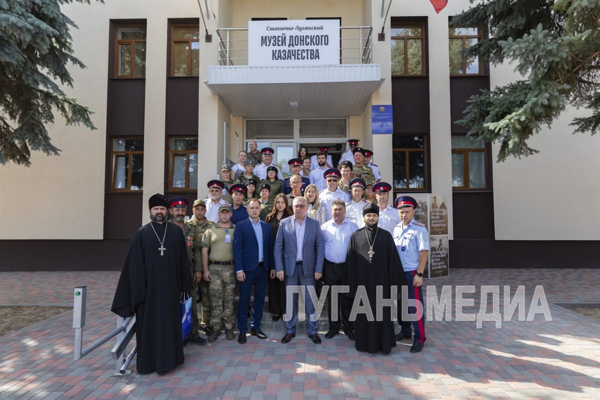 В Станице Луганской состоялся семинар по вопросам участия казачьих обществ в конкурсах для получения грантов…