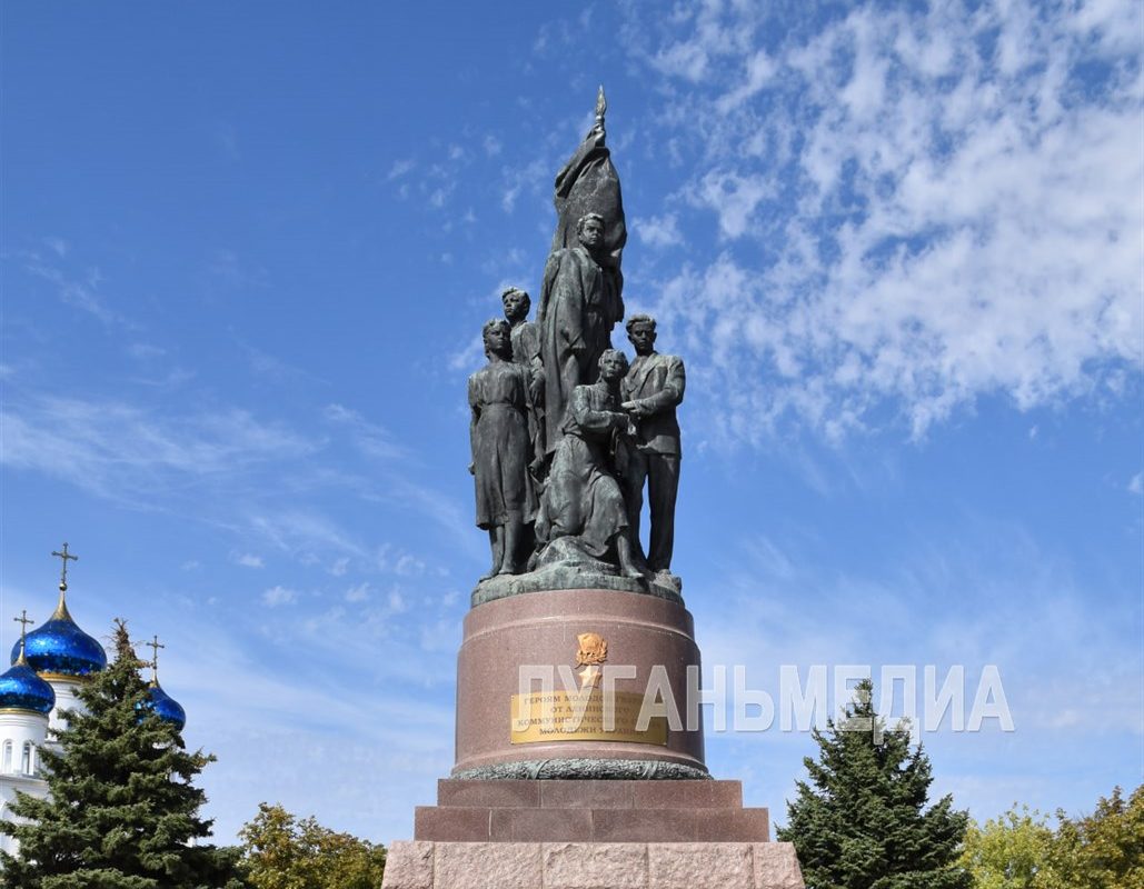 Символу Краснодона – памятнику «Клятва» – исполнилось 70 лет