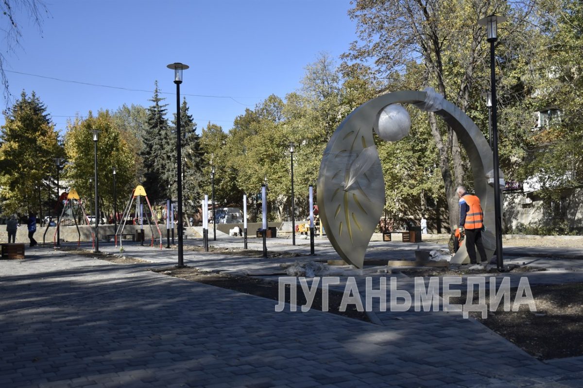 В Антраците продолжается благоустройство сквера им. Т. Г. Шевченко