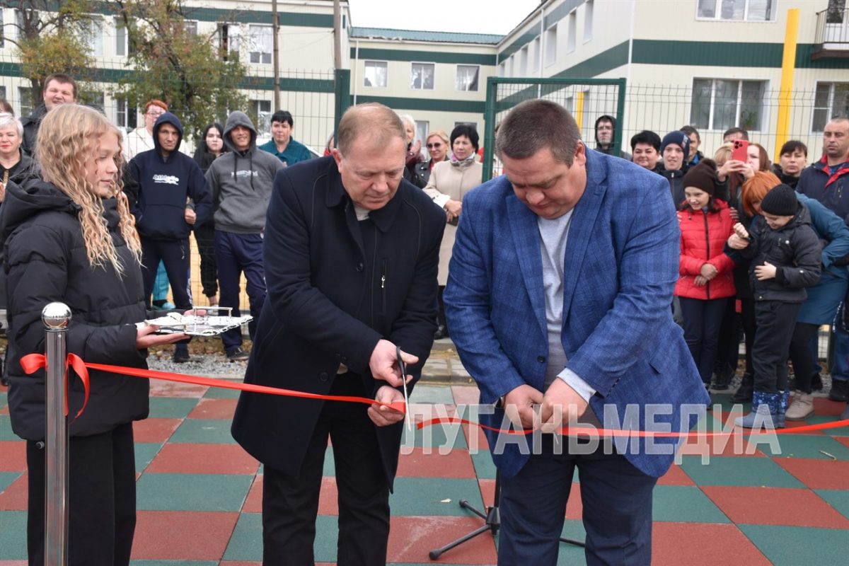 В Ровеньках прошло открытие детской площадки в доме-интернате