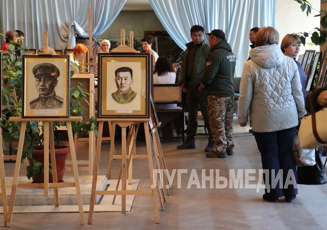 В Свердловском ДК им. Свердлова прошло торжественное мероприятие, посвященное годовщине создания волонтерского центра «Все для…