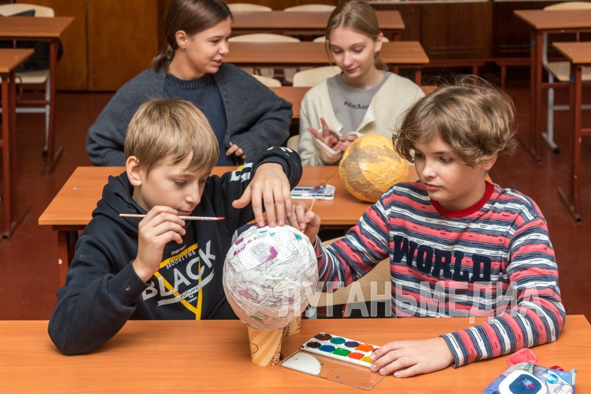 Школьники провели флешмоб ко Дню народного единства